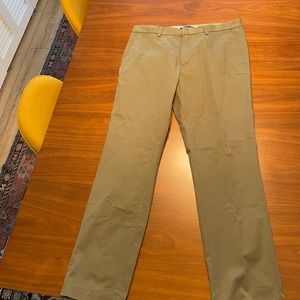 Banana Republic Aiden Slim Chino - Cargo Green